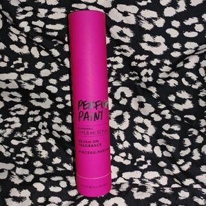 Victoria's Secret Accessories - 2/30 VS bombshell paint brush Victoria's Secret Accessories - 2/30 VS bombshell paint brush